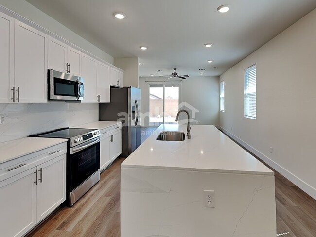 Building Photo - 522 Silverbell Falls Pl