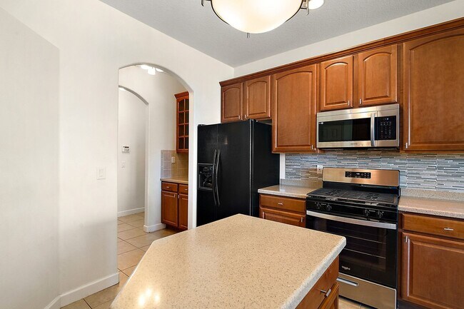 Building Photo - Gorgeous 3-Bedroom, 2-Bath in Bright Water...