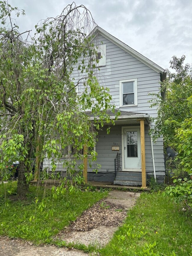 Primary Photo - Charming 3-bedroom home, ready for you! Se...