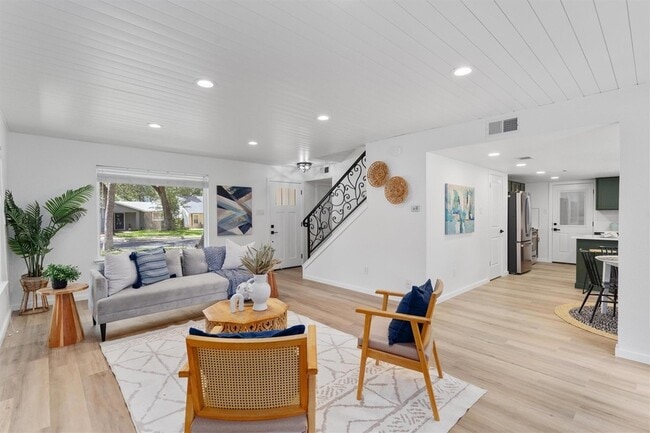 Building Photo - 9730 Anderson Village Dr