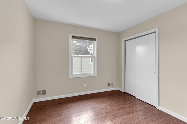 Building Photo - 404 9th Ave