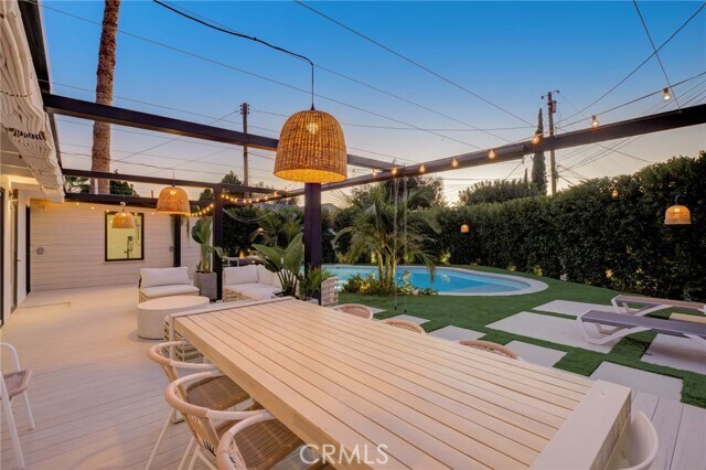 Building Photo - 8161 Encino Ave