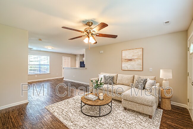 Building Photo - 1525 Crandon Dr
