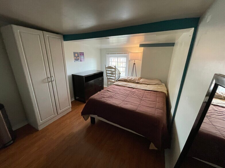 Building Photo - 1013 St Paul St