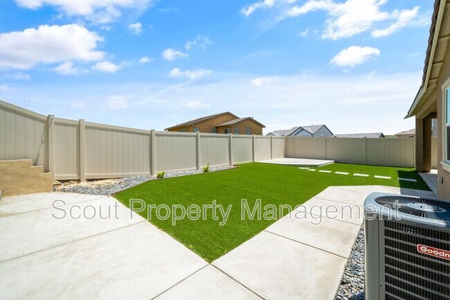 Building Photo - 39598 Lupine Dr
