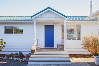 Building Photo - Charming Lummi Island Home - 2 Bedroom 2 B...