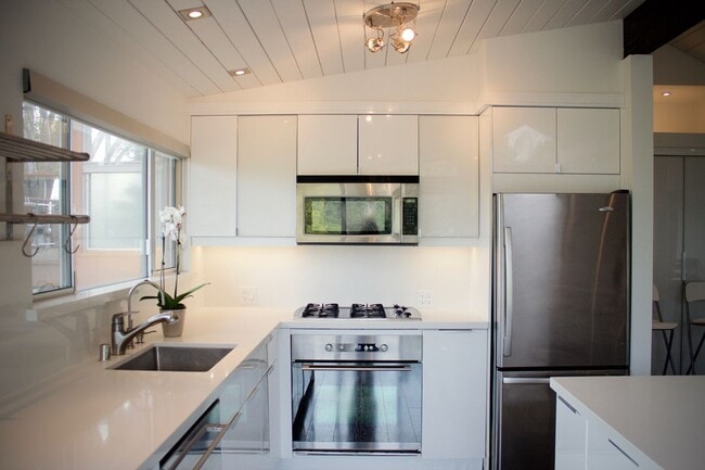 Building Photo - CALL TO BOOK!! Historic & Remodeled 2-Bedr...