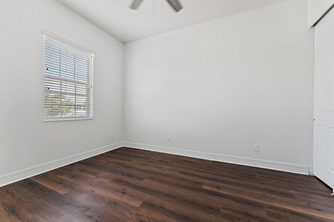 Building Photo - 1130 Sweet Hill Dr