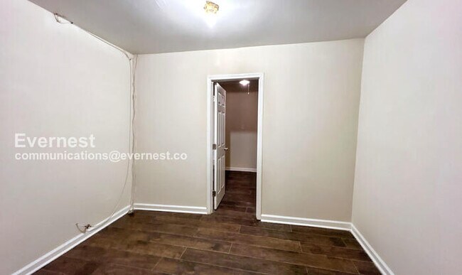 Building Photo - 1888 Singer Way