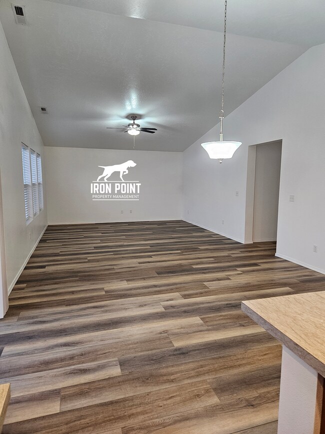 Building Photo - Move-in Ready Home w/new paint & flooring throughout, 2 car garage.