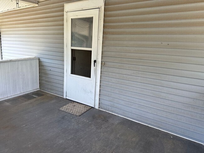 Building Photo - Allen street duplex