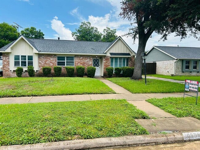 Building Photo - 10506 Huntington Wood Dr