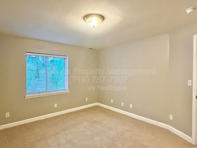Building Photo - 2825 Dristol Dr