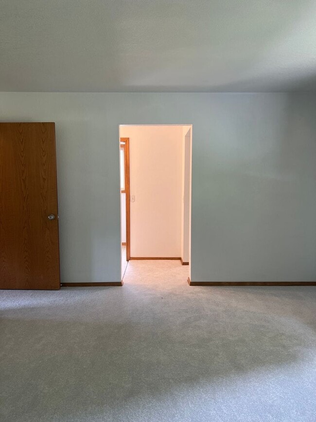 Building Photo - 3 bedroom 2.5 bathroom Home in Lake Steven...