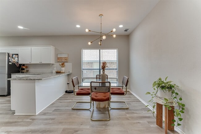 Building Photo - 6801 Alissa Dr