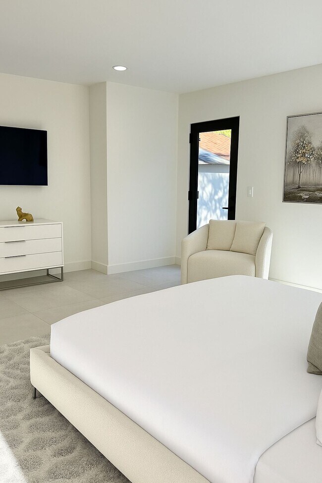 Building Photo - 201 Bedford Dr