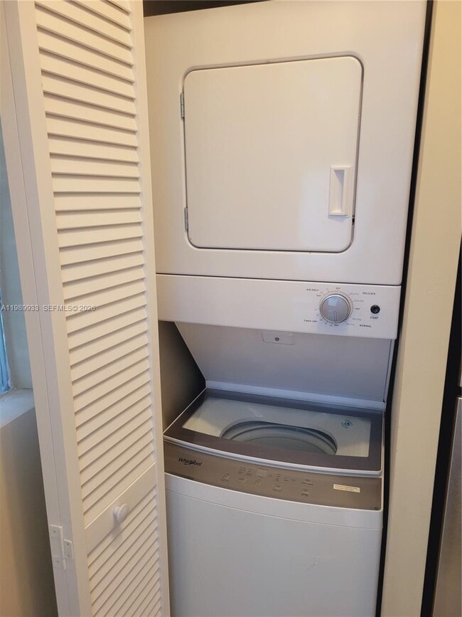 Building Photo - 2504 NW 9th Ln