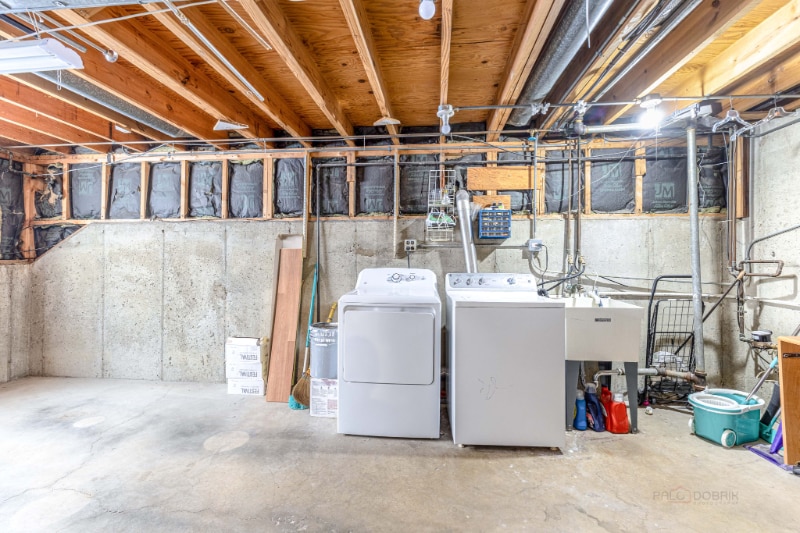 Building Photo - 9260 Dee Rd