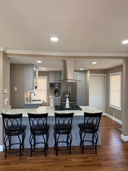 Building Photo - 15 Howard Ave