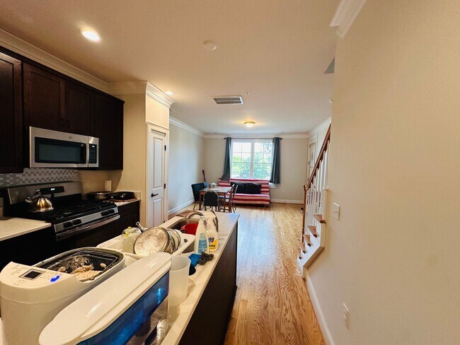 Building Photo - Modern 3 Bedroom, 2.5 Bath Townhouse