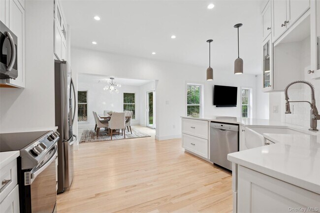 Building Photo - 4056 Noyack Rd