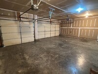 Building Photo - Large townhouse with 3 Bedrooms, 3.5 Bath,...