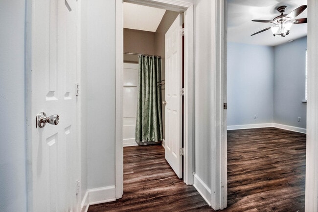 Building Photo - 27 Pin Oak Ln