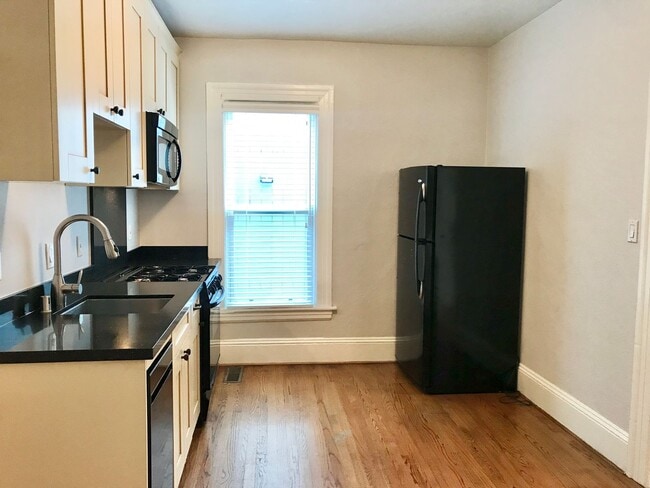 Building Photo - Charm-Filled 1BR/1BA Prime Noe Valley Cond...