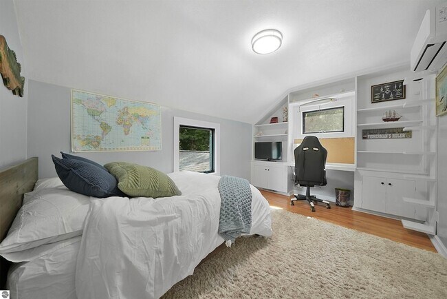 Building Photo - 7320 Peninsula Dr