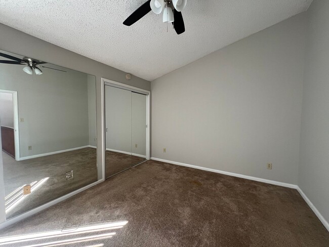 Building Photo - SHADOWLAWN/California Condo