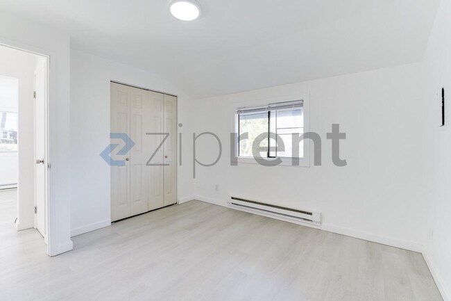 Building Photo - 2717 S 125th St