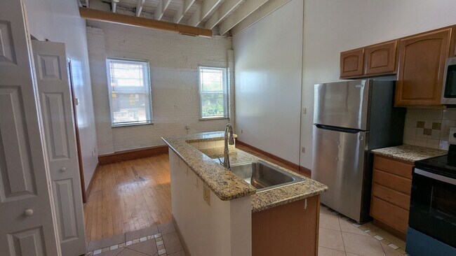 Building Photo - 2800 Mayfield Rd