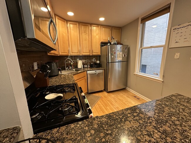 Building Photo - 957 W Montana St