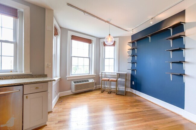 Building Photo - 1125 Maryland Ave NE