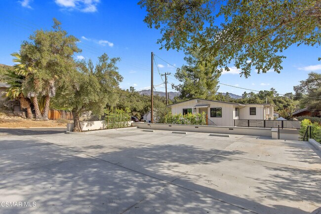 Building Photo - 313 Raymond St