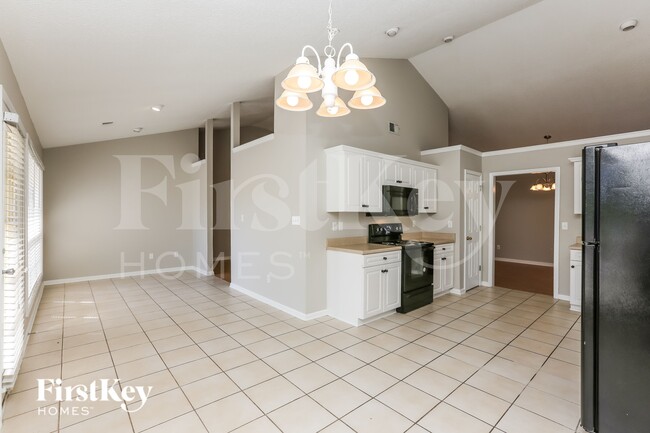 Building Photo - 200 Summer Hill Dr