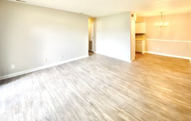 Building Photo - 112 Menlo Dr