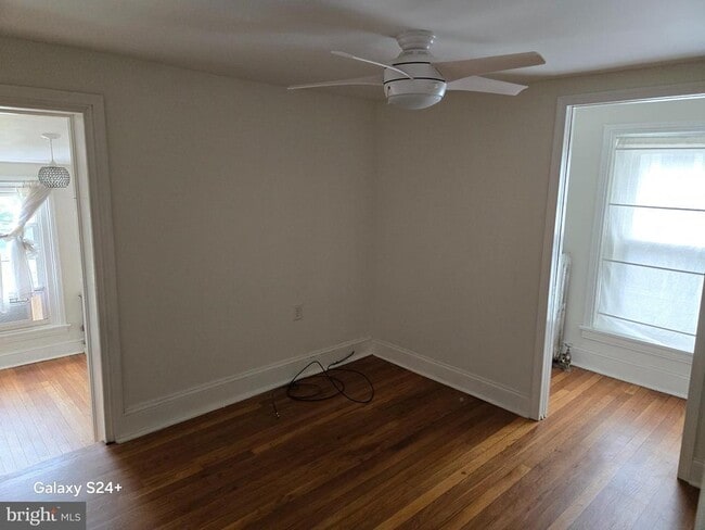 Building Photo - 462 New Elm St
