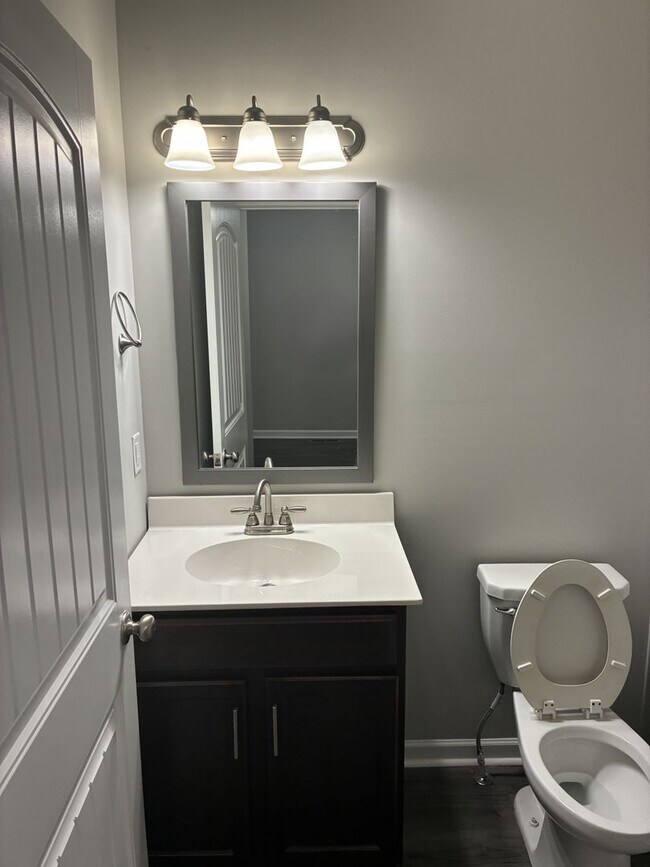 Building Photo - 767 Monroe St