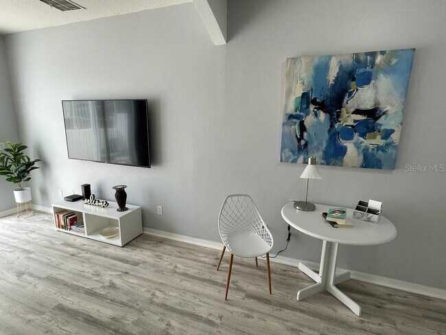 Building Photo - 1202 S Beach Cir