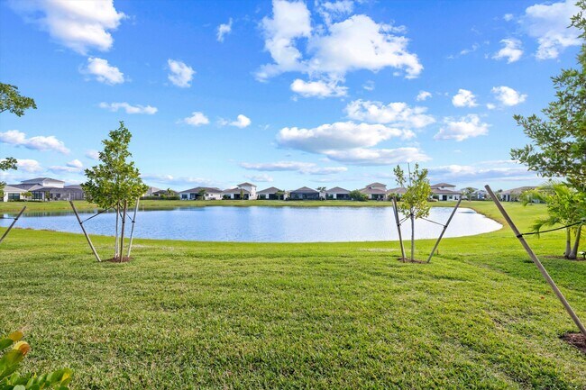 Building Photo - 4823 St Armands Way