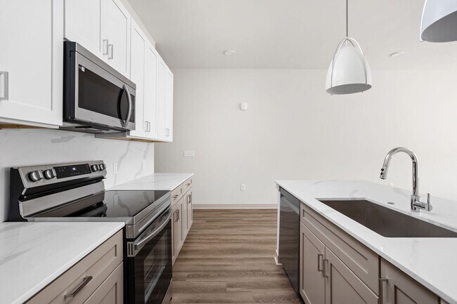Building Photo - L’Etoile Apartments