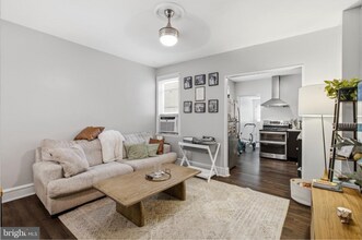 Building Photo - 1733 Blair St