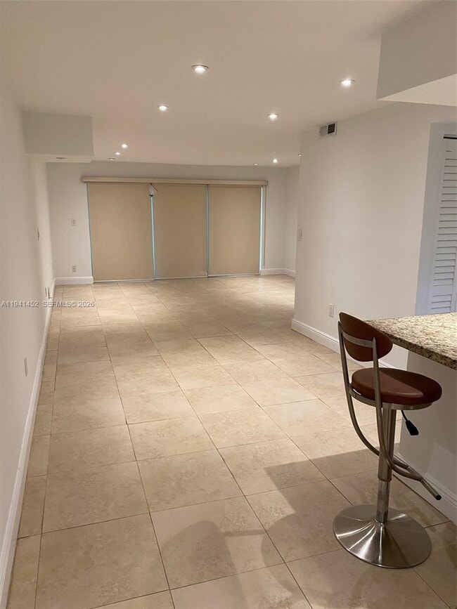 Building Photo - 9373 Fontainebleau Blvd