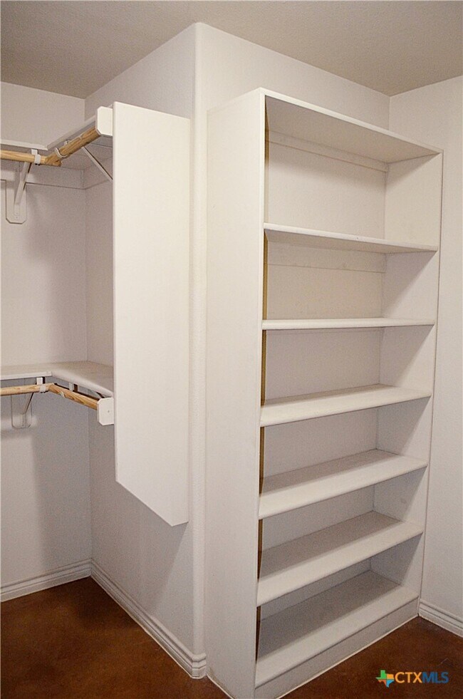 Building Photo - 5900 Boxelder Trail