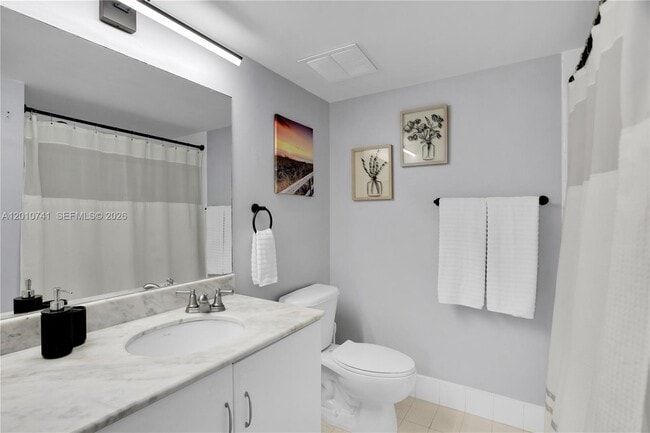 Building Photo - 1200 Brickell Bay Dr