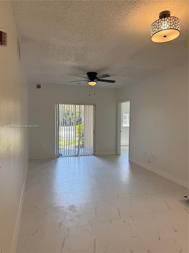 Building Photo - 2 bedroom in Davie FL 33024