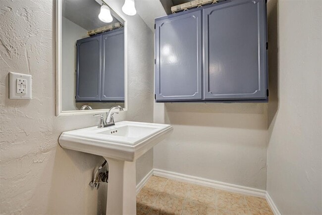 Building Photo - 1011 W Gemini Rd