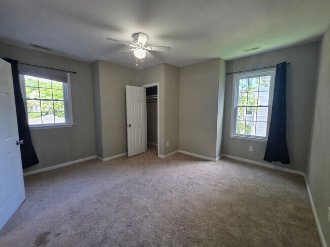 Building Photo - 212 Elm Ave