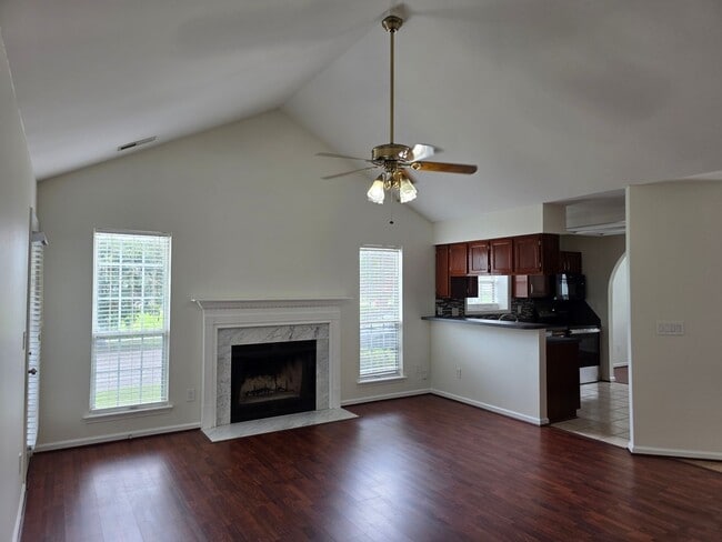 Building Photo - Charming 3-Bedroom Home in Desirable Shadowmoss Community